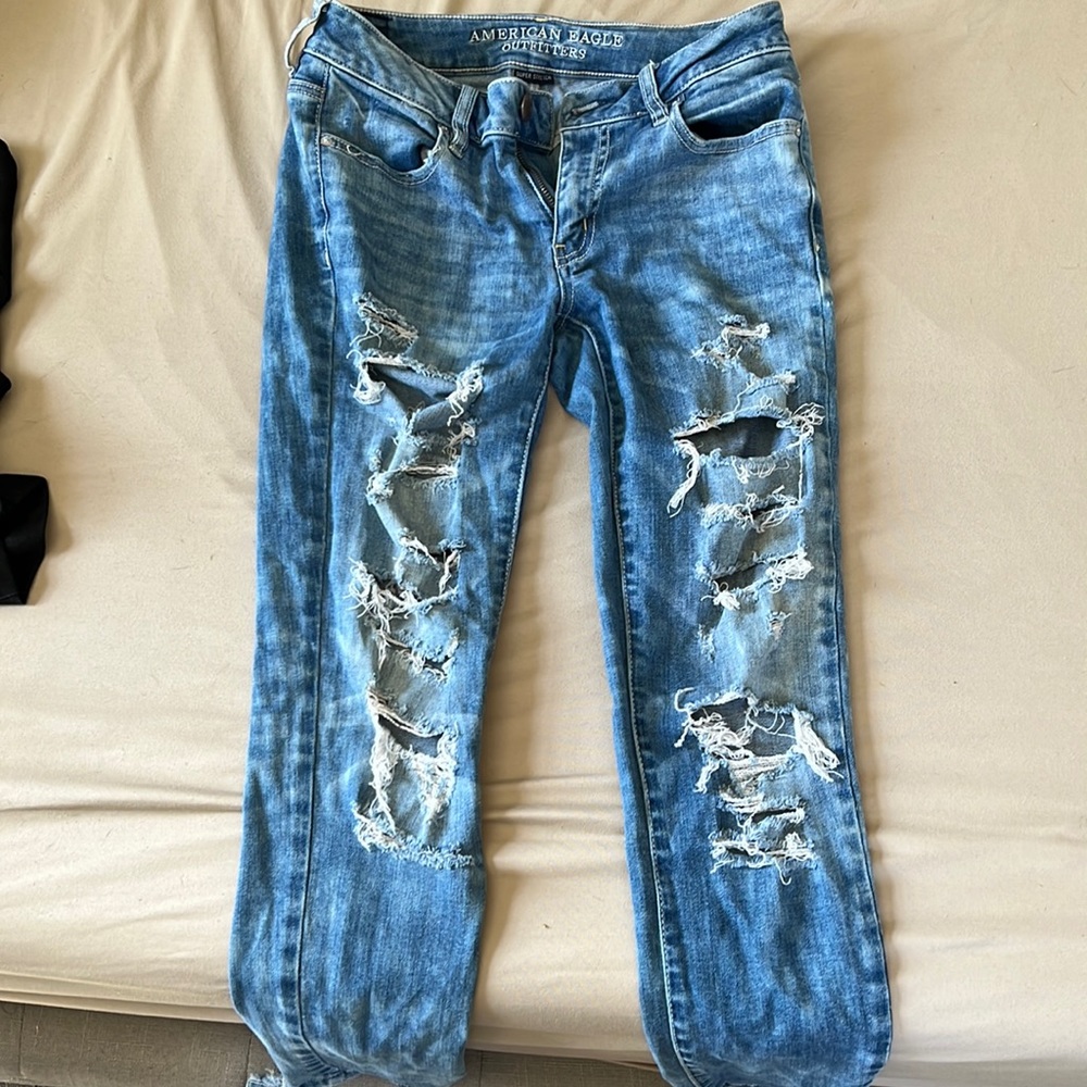American eagle super stretch ripped jeans